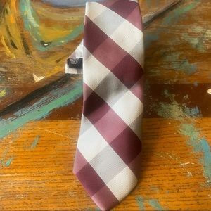 Really clean men’s tie grey and Burgundy